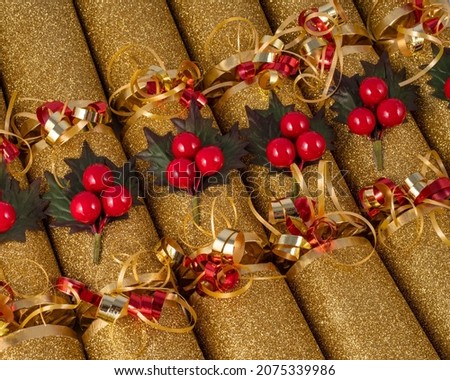 Six beautifully decorated traditional Christmas Crackers.