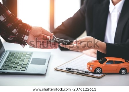 Employees sell keys to customers after agreeing to buy and sell cars. Approve a car loan agreement to buy or sell a car.