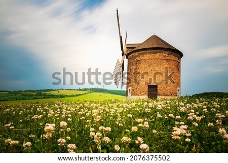 The Chvalkovice windmill is an 11-meter-high mill from 1873 equipped with a shingle roof and is one of the most prominent landmarks in the landscape.
