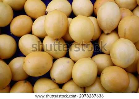 Fresh juicy lemons are inthe market