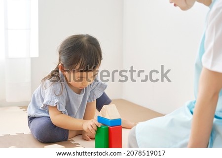 Asian girl playing with the block Royalty-Free Stock Photo #2078519017