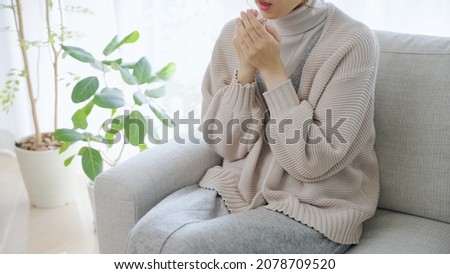 Middle woman in the cold Royalty-Free Stock Photo #2078709520