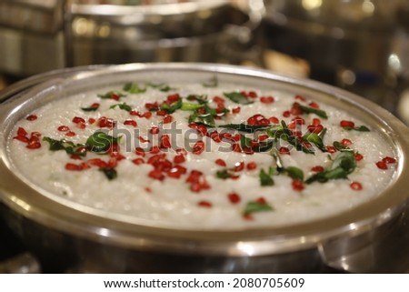 curd rice garnished with pomegranate and curry leaves