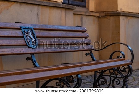 A picture of the Lublin coat of arms decorated on a bench.