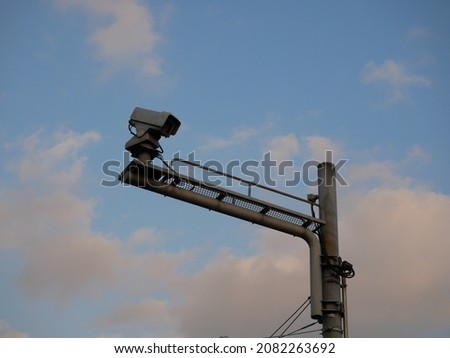 
It is a cctv camera that takes pictures of traffic conditions