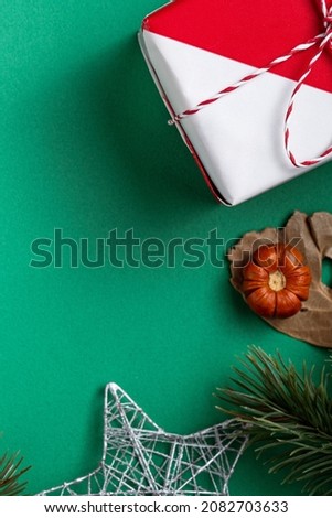Top view of Christmas shopping design concept with gift box and shopping cart on green table background