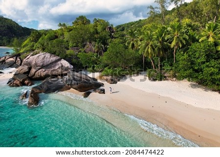 Rock boulders on Baie Lazare beach, a location where lots of wedding couple have there wedding ceremony and photo shootings Royalty-Free Stock Photo #2084474422