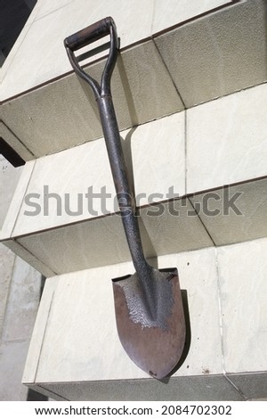 Shovel used in gardening or construction