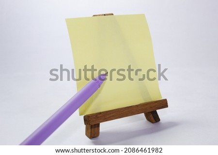 Wooden painting easel for painting pictures