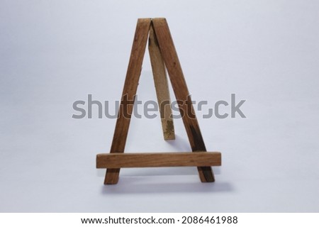 Wooden painting easel for painting pictures