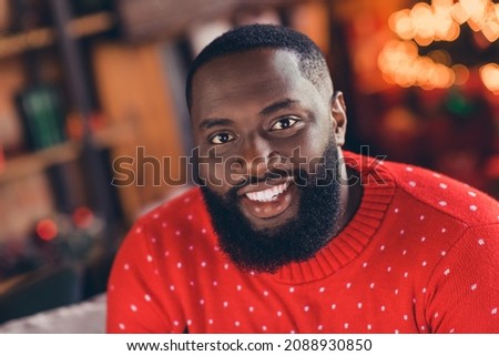 Photo of young cheerful african man happy positive smile enjoy holiday miracle winter noel atmosphere indoors