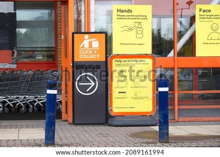 Hand sanitiser dispenser sign for customer use to wash hands
