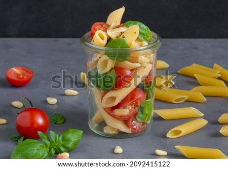 vegetarian noodle salad in a glas