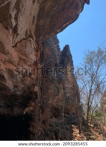 Photo of a rocky wall located at the entrance to a cave in Peruaçu National Park, Brazil.