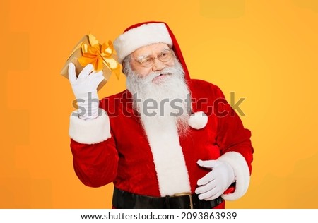 Photo astonished fairy fat grey beard Santa Claus posing on the color background