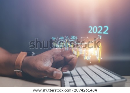 Businessmen analyze business investments in this new year. Demonstrates the trends driving digital online shopping to develop future online businesses. 2022 concept
 Royalty-Free Stock Photo #2094261484