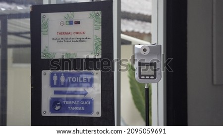 thermal check machine with sign on the hotel entrance
