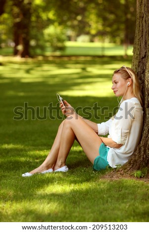 Young woman with smart phone in a park