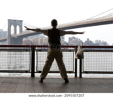 Tai Chi in front of Brooklyn Bridge