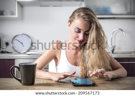 beautiful young woman that is doing breakfast