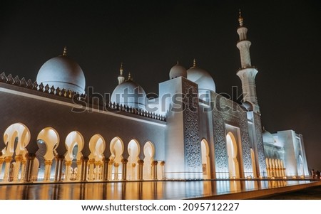 Grand Mosque in Abu Dhabi at night