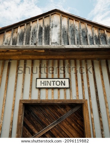 Old Hinton sign in Hinton, West Virginia