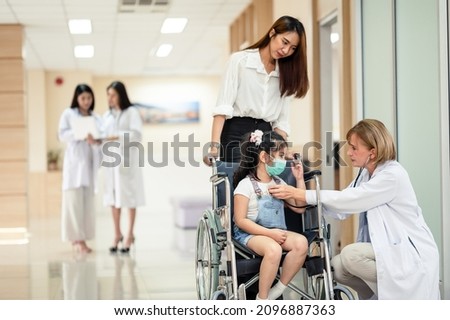 Parents or mothers take their daughters in wheelchairs to a doctor or scientist. to check the body to find the cause of the illness in the hospital