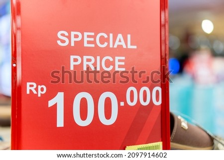 Announcement of special prices at the mall Rp. 100.000          