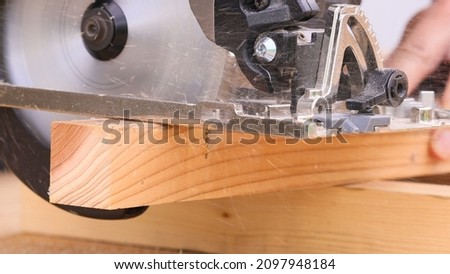Electric disc tool for cutting wood