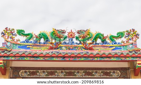 Double dragon on chinese temple roof