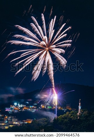 Night images with New Year's (Réveillon) fireworks exploding in the sky. Event held for the 2022 arrival in Niterói, Rio de Janeiro, Brazil.