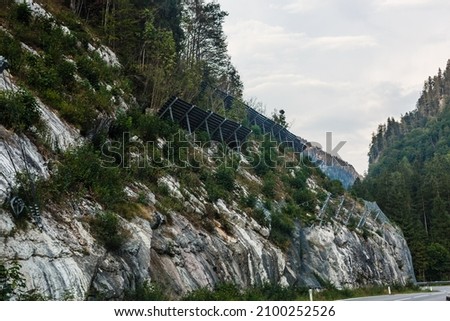 Protection wire mesh against falling rocks from the mountains