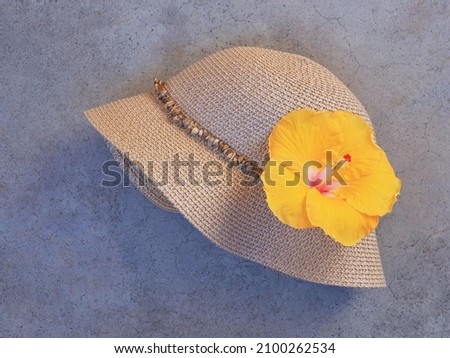 natural bucket hat with yellow flower