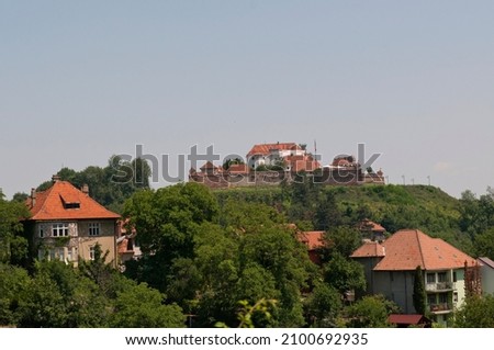 The fortress on Straja was a defensive fortification, located outside the Brasov Fortress, in order to prevent the attack and especially its bombardment from the surrounding heights. 