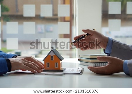 Home dealers are recommending homes to new owners after agreeing to a contract to sell the home. Renting and Buying a House Real estate agent explaining to clients about ownership agreements