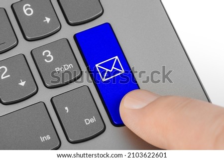 Computer keyboard with letter key - internet concept