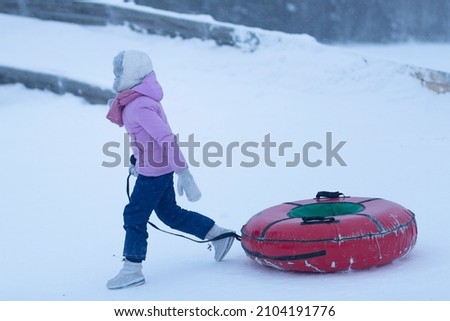 The sledge is round for riding in the snow. Cheesecakes