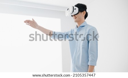 Young man tapping shoulder VR image