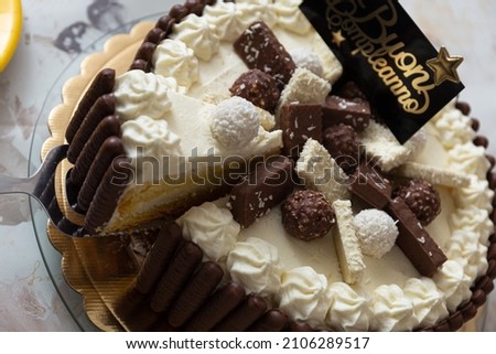 birthday cake with happy birthday in italian language