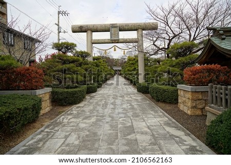 Approach to Tamura Shrine in Takamatsu City, Kagawa Prefecture.  Japanese translation: Rating of a shrine called Kokuhei Chusha.  Tamura Shrine, the name of the shrine.