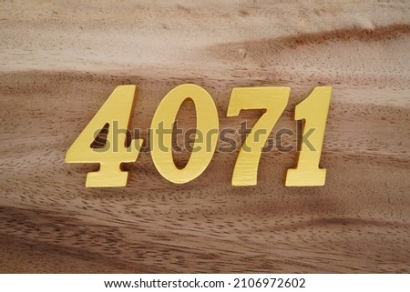 Golden Arabic numerals 4071 on a dark brown to white wood grain background.