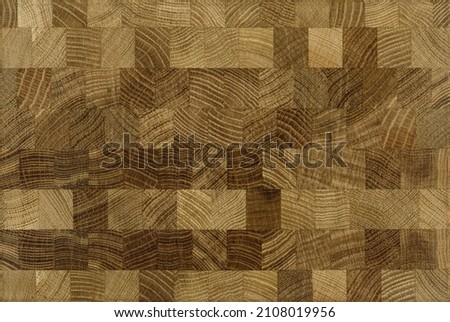 Wooden cutting board or tray. Cross section of tree trunk. Transverse checkered wood grain. High detail.