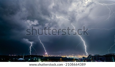 
Lightning falling on the industrial enterprise in Aliağa, İzmir