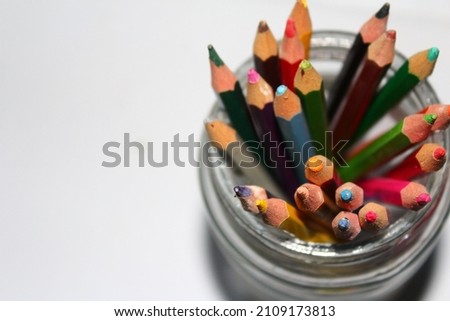 photo of a bunch of colored pencils on a white background, suitable for powerpoint background