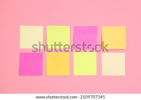 The picture of color sticky paper attrached on the color wall.