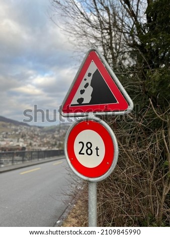 Road Sign Rock Falling and Weight Limitation