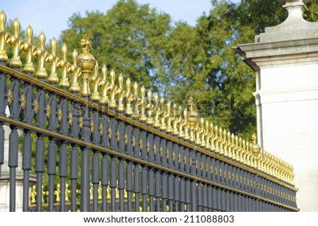 Fence Of Buckingham Palace
