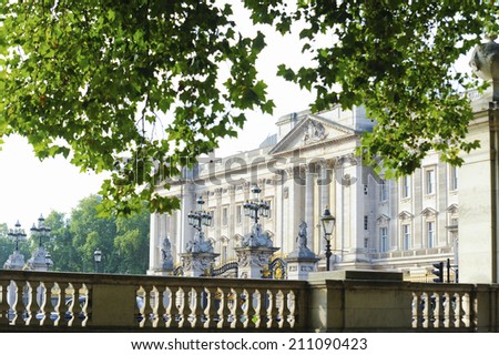 Green And Buckingham Palace