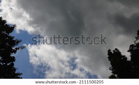 Very beautiful sky. The clouds are cool. Suitable for use as wallpaper.