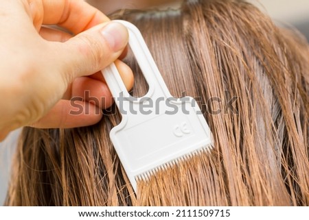 combing lice out of baby's hair